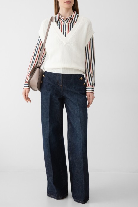 Товар белого цвета с внутренней стороны