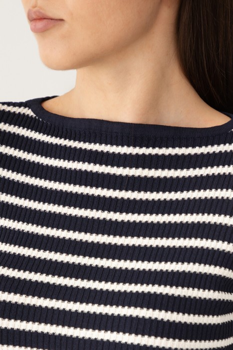 пуловер  модель colino из италии вид сбоку