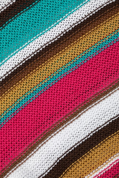 пуловер  модель colors повседневного стиля с лицевой стороны