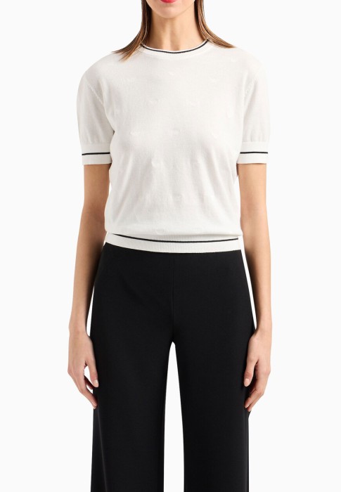 Товар белого цвета с внутренней стороны