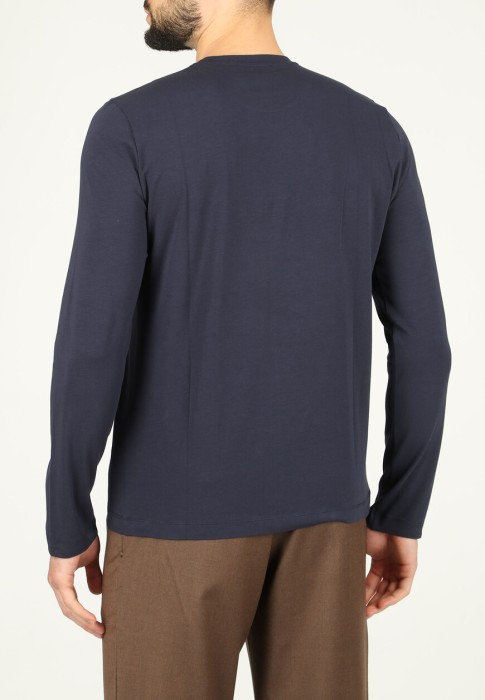 Товар синего цвета с внутренней стороны