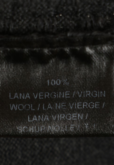 пуловер  классического стиля с лицевой стороны