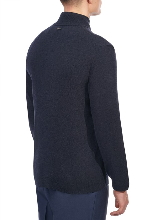 пуловер  из проверенных материалов спереди