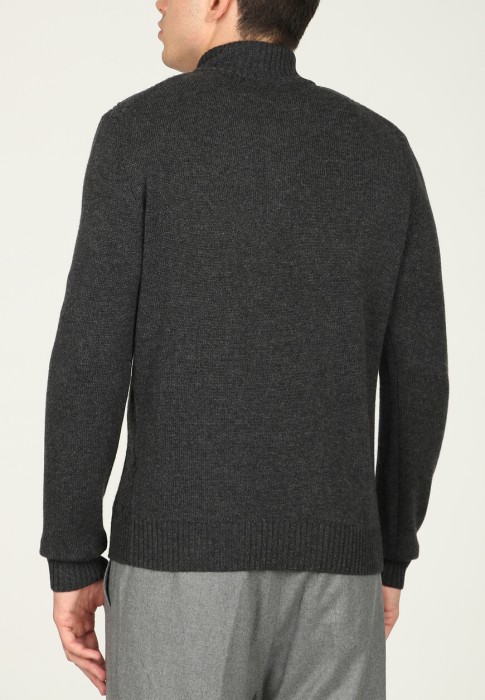 пуловер  из италии вид сбоку