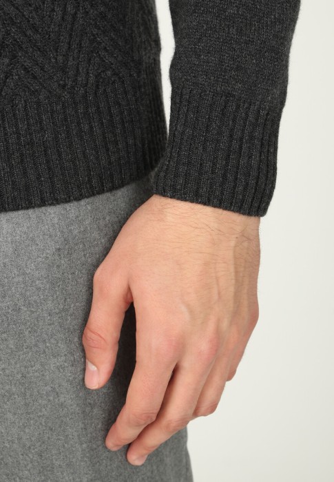 пуловер  из проверенных материалов спереди