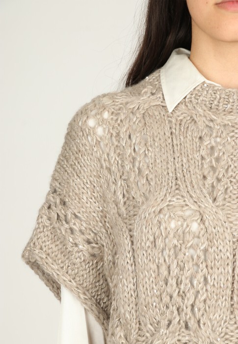 Товар коричневого цвета с внутренней стороны