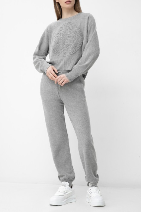 Товар серого цвета с внутренней стороны