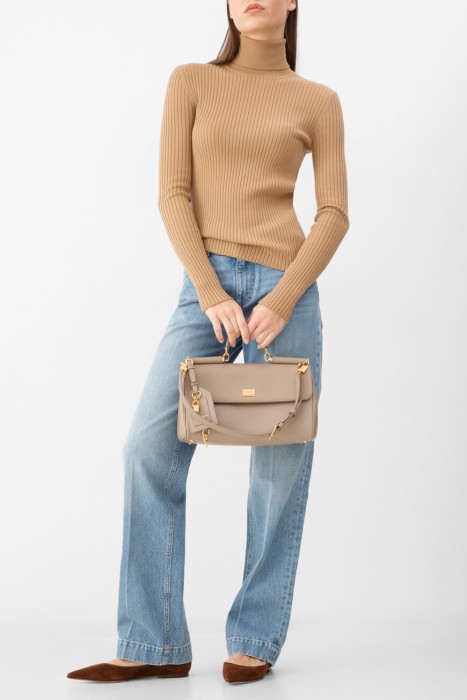 пуловер  из шерсти спереди