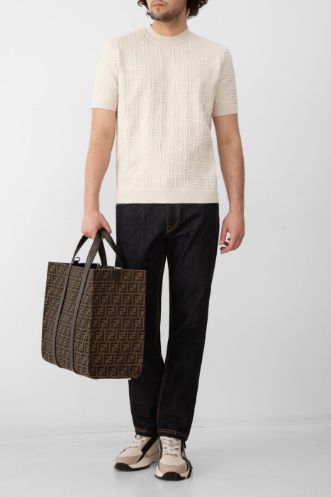 Товар бежевого цвета с внутренней стороны