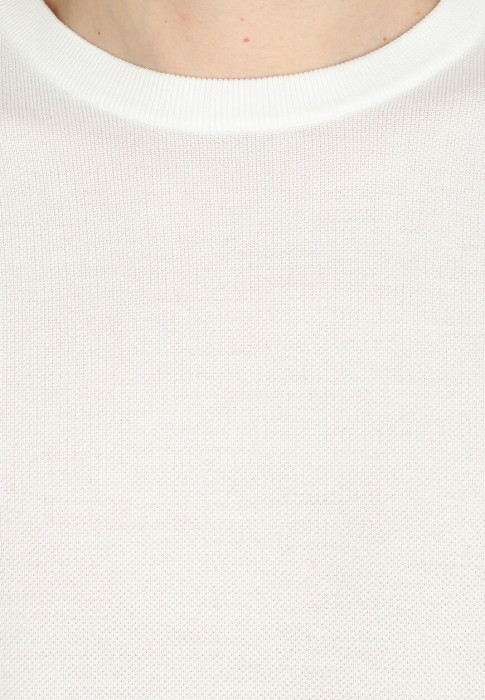 Товар белого цвета с внутренней стороны