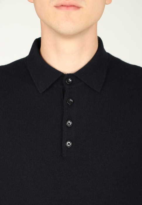 Товар синего цвета с внутренней стороны