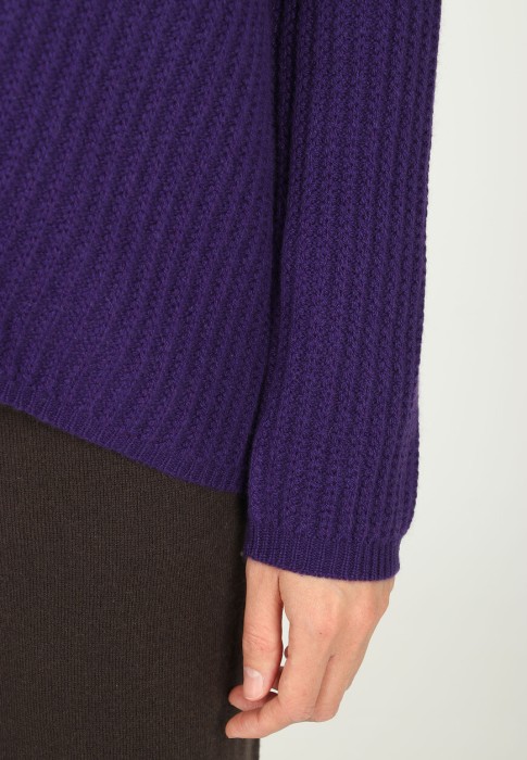 пуловер  универсального стиля с лицевой стороны