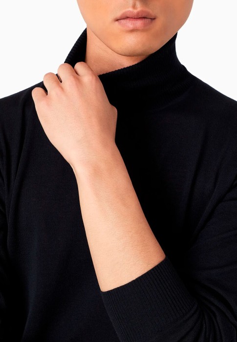 Товар синего цвета с внутренней стороны