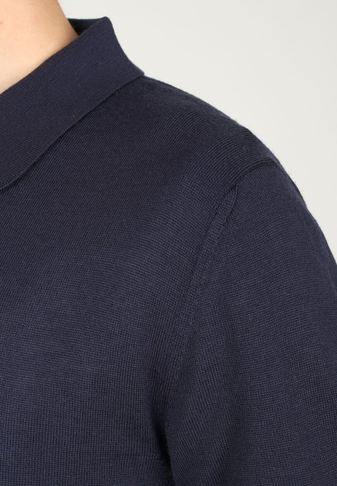 пуловер  универсального стиля с лицевой стороны