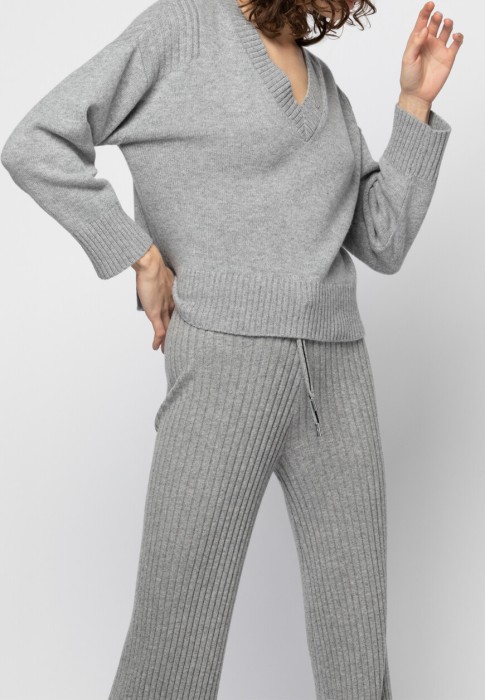 пуловер  из италии вид сбоку