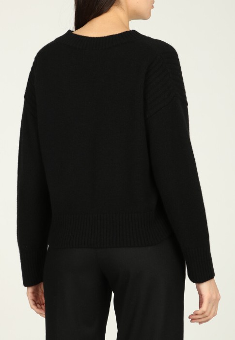 пуловер  из италии вид сбоку