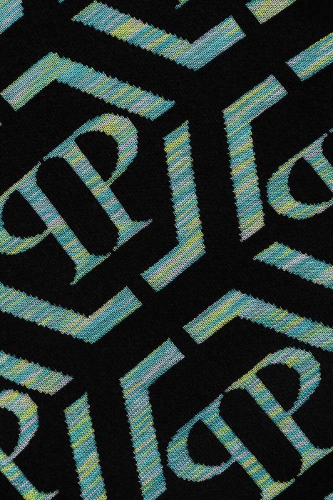 пуловер  из шерсти спереди