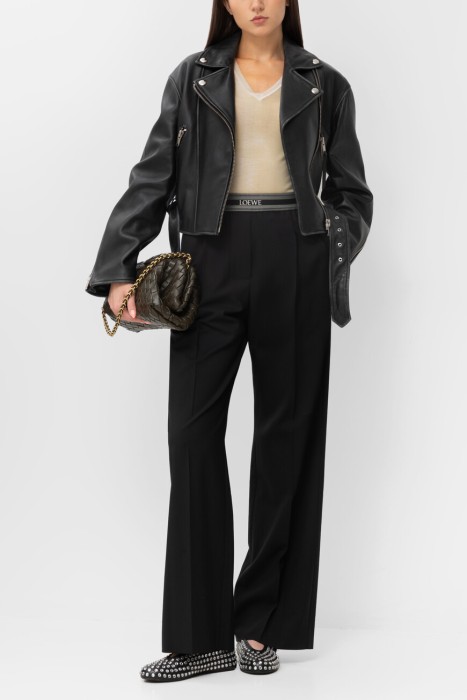 Товар желтого цвета с внутренней стороны