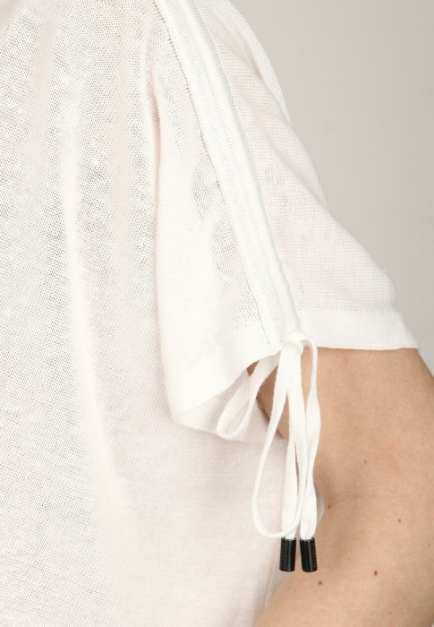 Товар белого цвета с внутренней стороны