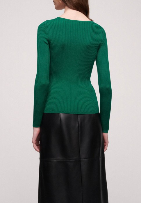 Товар зеленого цвета с внутренней стороны