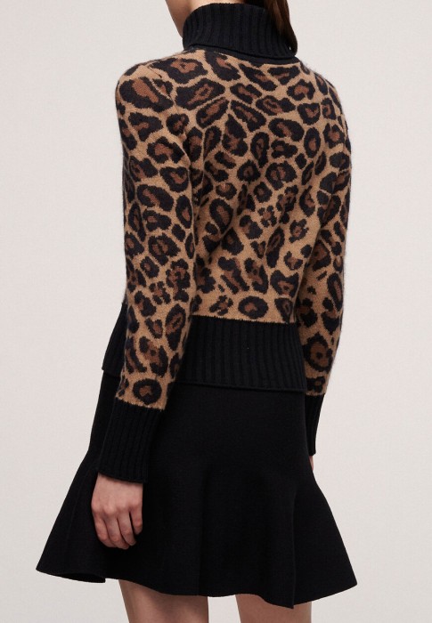 пуловер  из италии вид сбоку