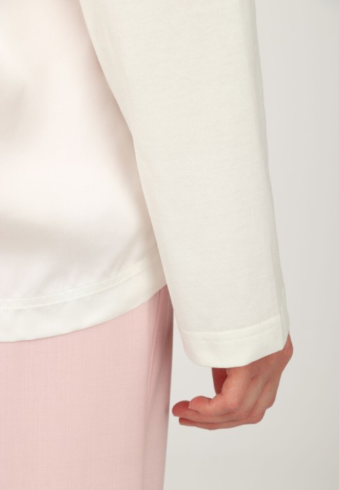 Товар белого цвета с внутренней стороны