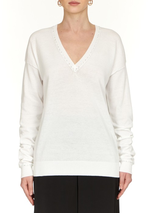 Товар белого цвета с внутренней стороны