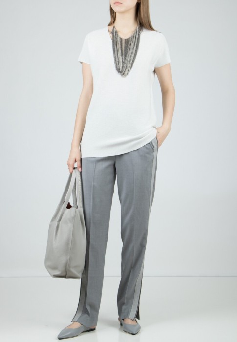 Товар белого цвета с внутренней стороны