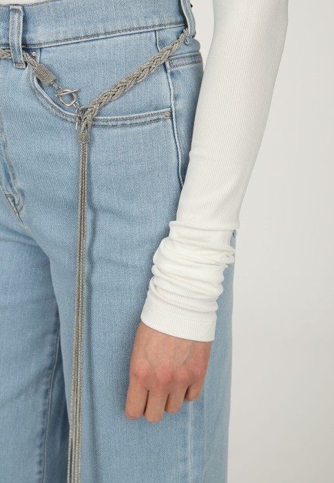 Товар белого цвета с внутренней стороны