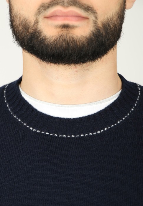 Товар синего цвета с внутренней стороны