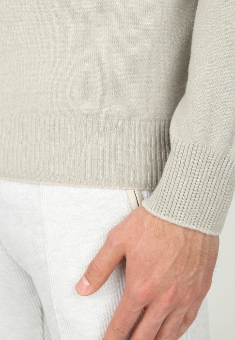 Товар серого цвета с внутренней стороны