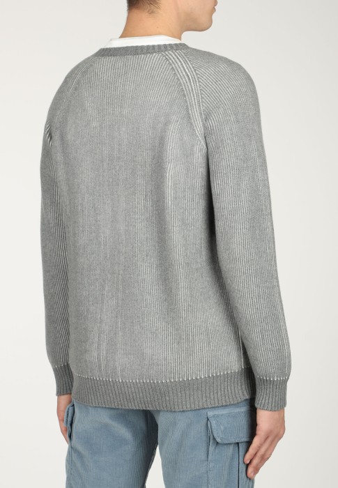 Товар серого цвета с внутренней стороны