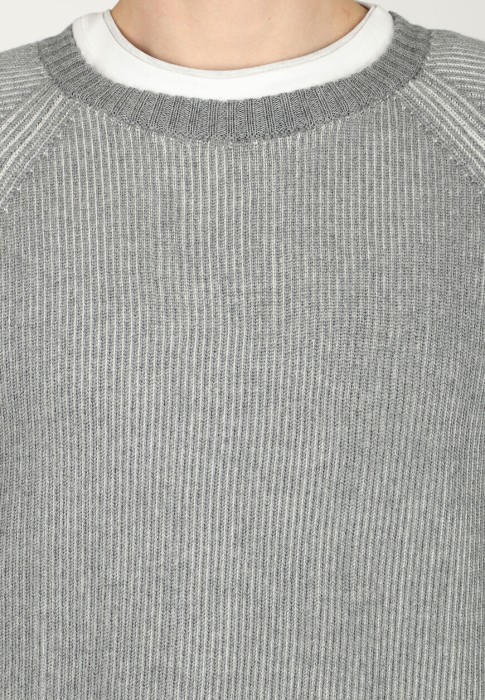 пуловер  универсального стиля с лицевой стороны
