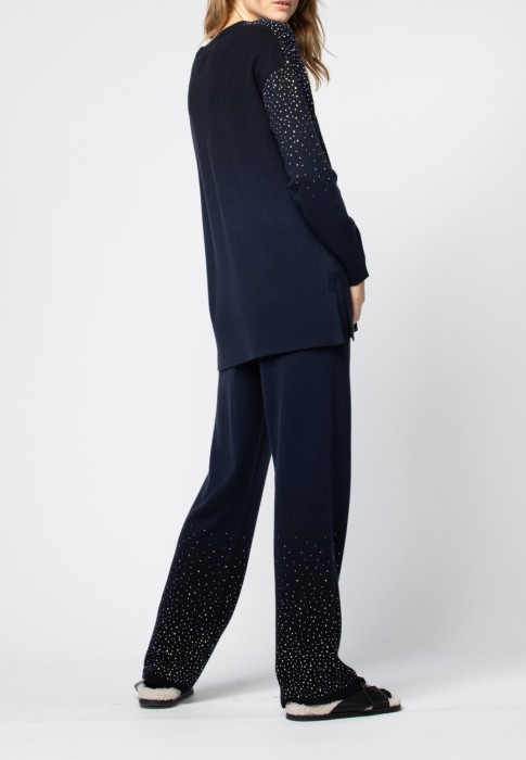 Товар черного цвета с внутренней стороны