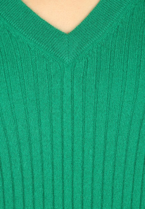 Товар зеленого цвета с внутренней стороны