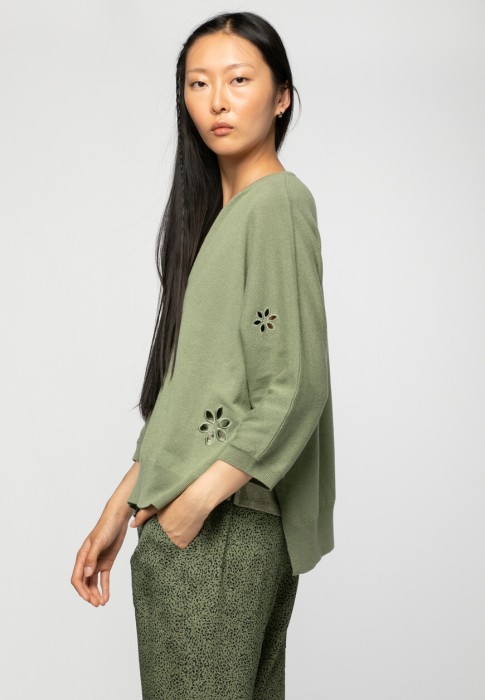 пуловер  из проверенных материалов спереди