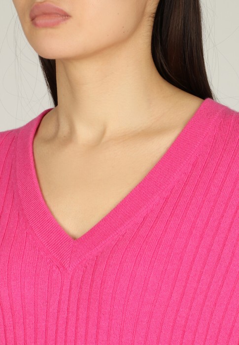 Товар розового цвета с внутренней стороны