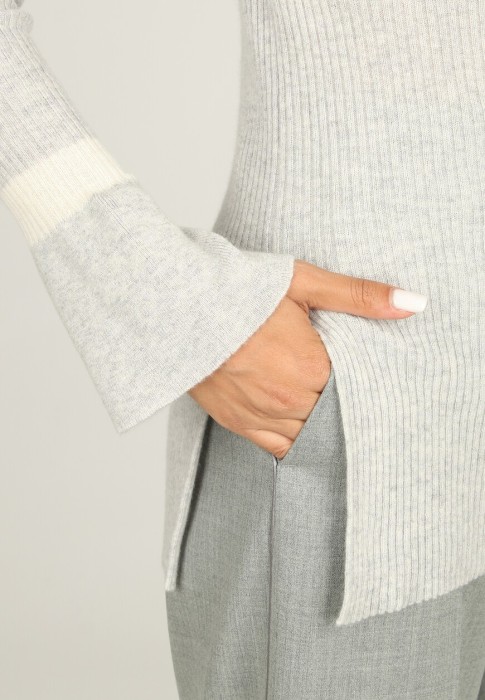 Товар серого цвета с внутренней стороны