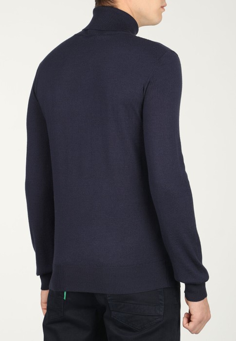 Товар синего цвета с внутренней стороны