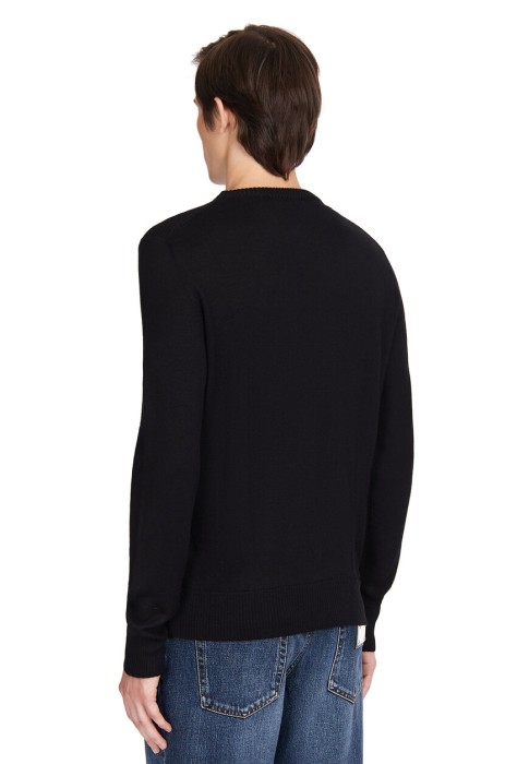 Товар черного цвета с внутренней стороны