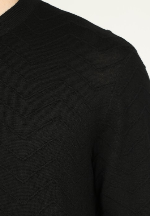 Товар черного цвета с внутренней стороны