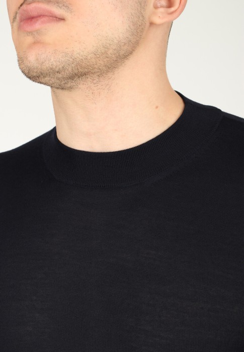 Товар синего цвета с внутренней стороны