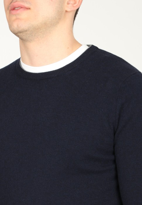 Товар синего цвета с внутренней стороны