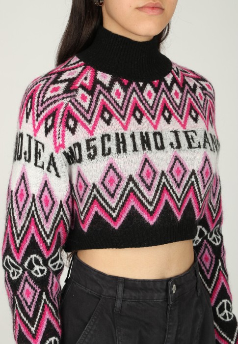 Товар черного цвета с внутренней стороны