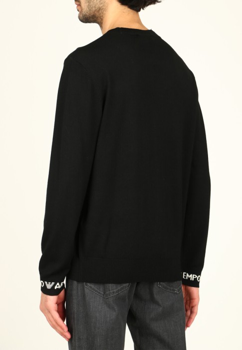 пуловер  из италии вид сбоку