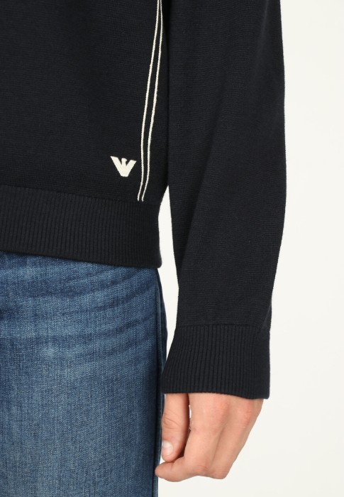 пуловер  универсального стиля с лицевой стороны