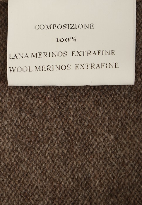 пуловер  универсального стиля с лицевой стороны