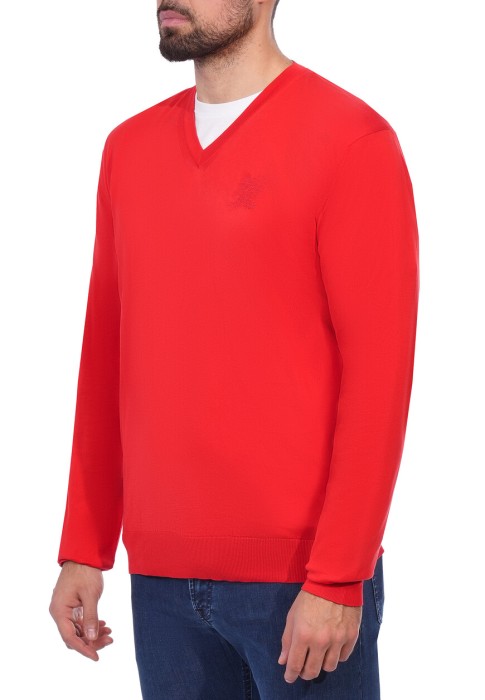 Товар красного цвета с внутренней стороны