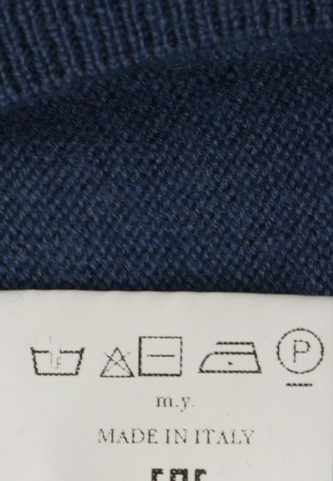 пуловер  универсального стиля с лицевой стороны