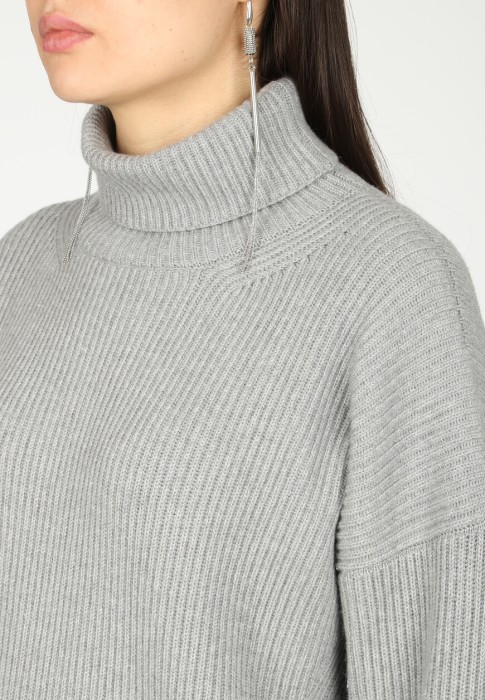 пуловер  из проверенных материалов спереди